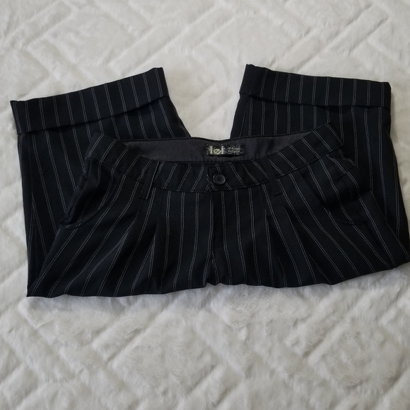 L.e.i. Black/White Striped Shorts Size 11 - Picture 4 of 10